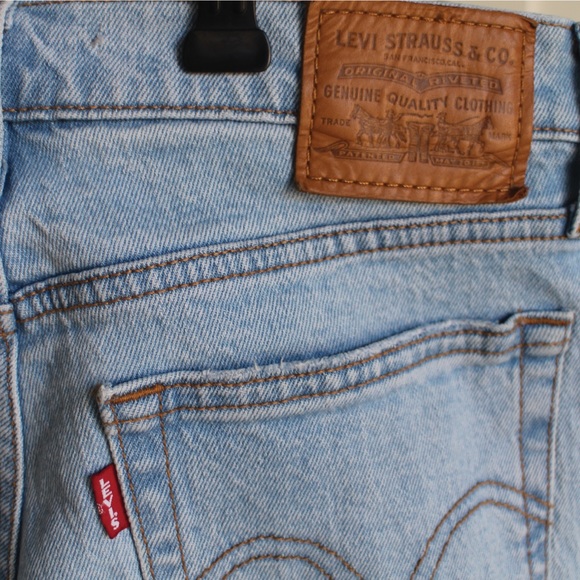 SOLD - Levi’s Wedgie Straight in Light Wash – Like New - Picture 6 of 7